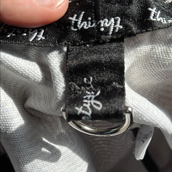 Thirty-One Black and White Chevron Shoulder Bag - Picture 11 of 14